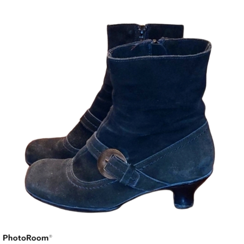 La Canadienne Black Suede Booties